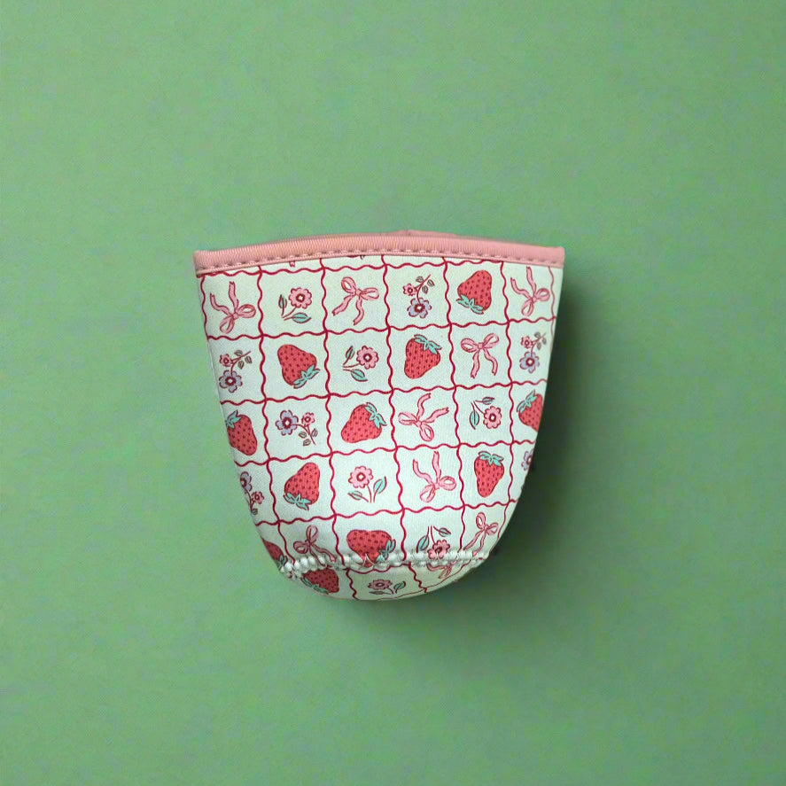 ๐ Berry Cozy Sleeve