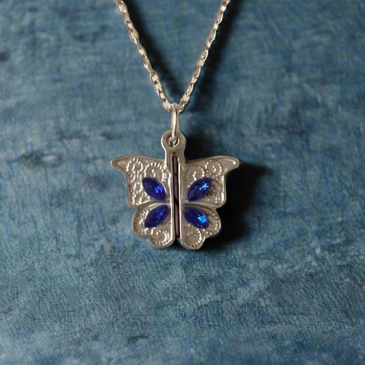 🦋✨ Butterfly Love Pendant Necklace