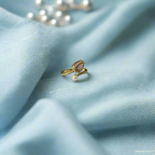 🌷✨ Tulip Bloom Pearl Ring