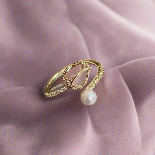 🌷✨ Tulip Bloom Pearl Ring