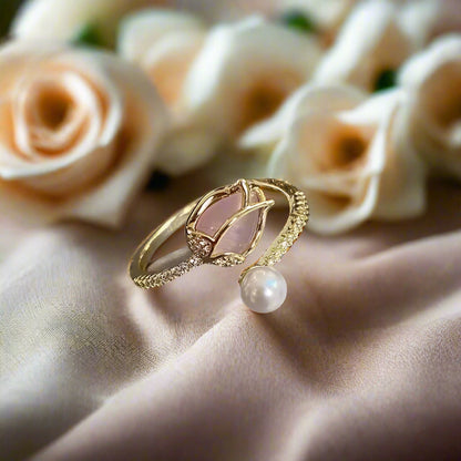 🌷✨ Tulip Bloom Pearl Ring